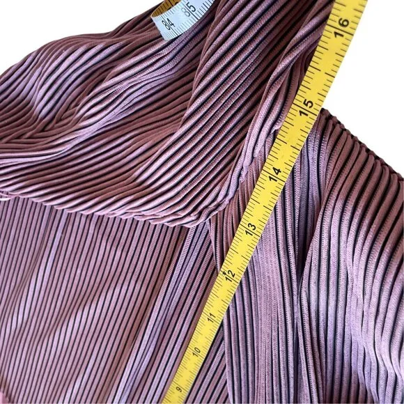 Saints + Secrets Twist Front Pleated Long Sleeve Cropped Top SZ M Pink Blush - Picture 9 of 11